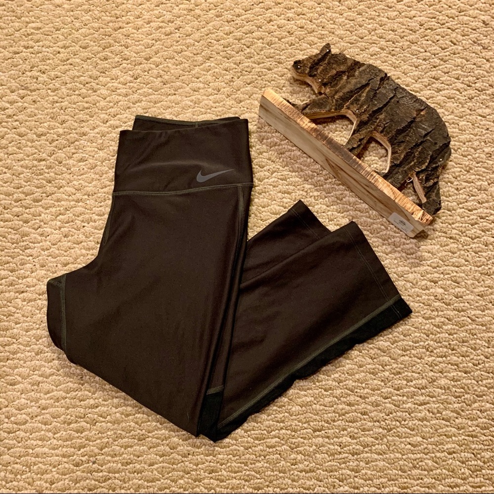 Nike crop leggings💚
